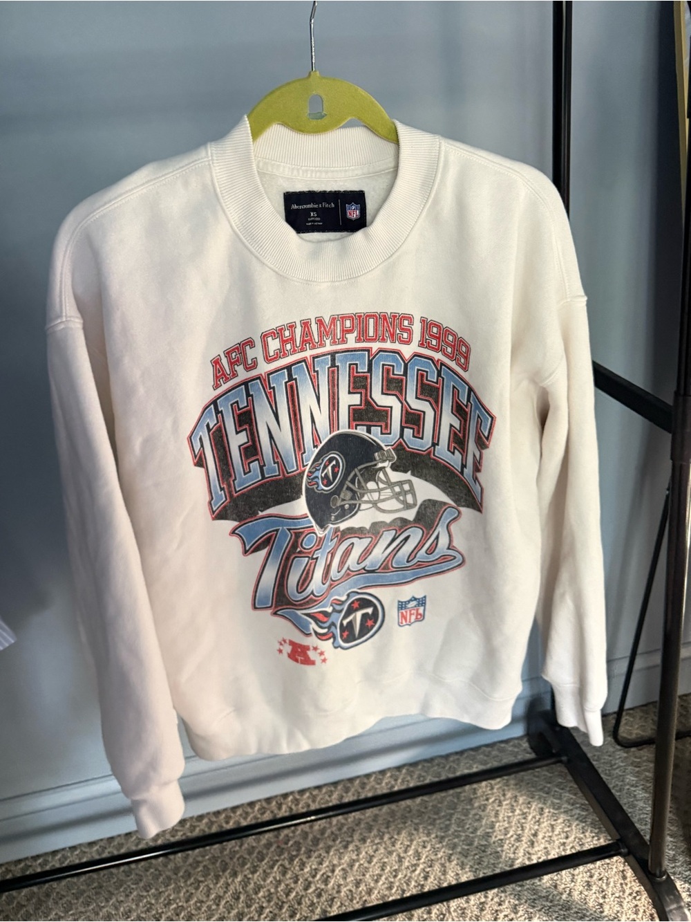 Abercrombie & Fitch White Tennessee Titans Oversized Graphic Crewneck